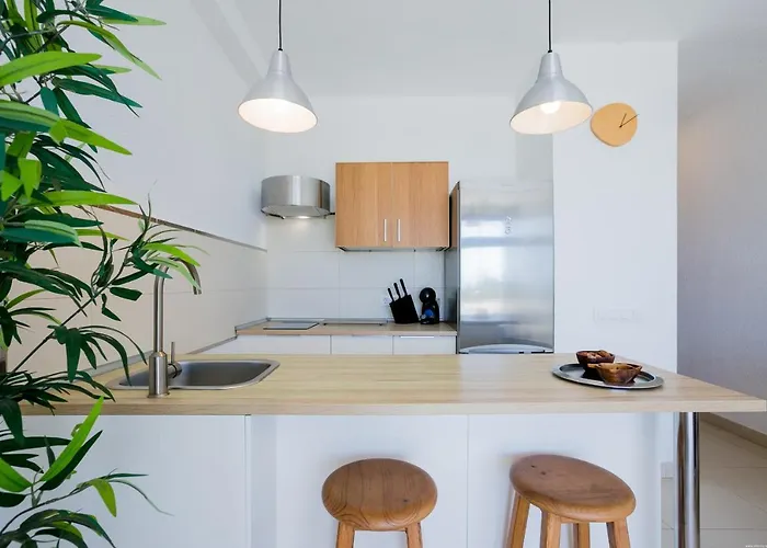 Cozy With Seaview And Parking Apartament