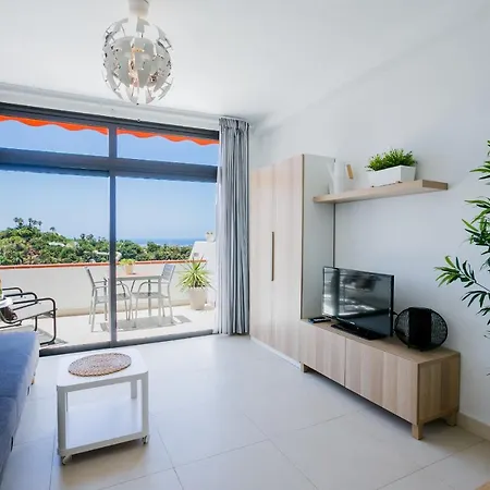 Апартаменты Cozy With Seaview And Parking