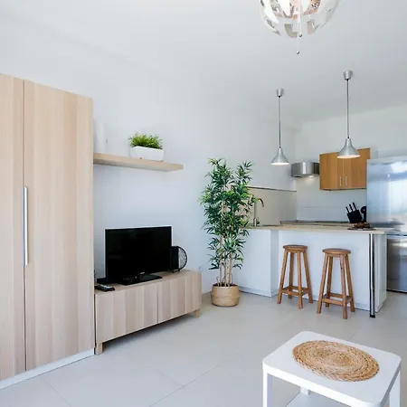 Cozy With Seaview And Parking Апартаменты Адехе