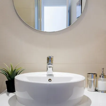 Cozy With Seaview And Parking *