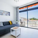 Cozy With Seaview And Parking