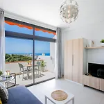 Cozy With Seaview And Parking *