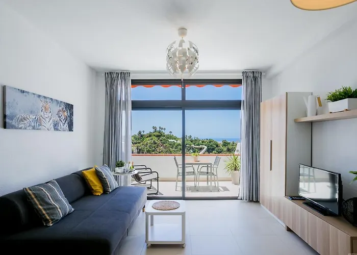 Cozy With Seaview And Parking Apartment