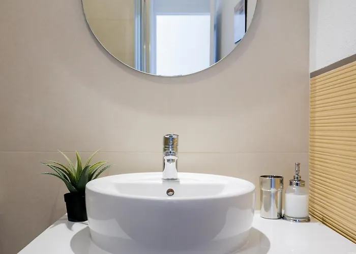 Cozy With Seaview And Parking *